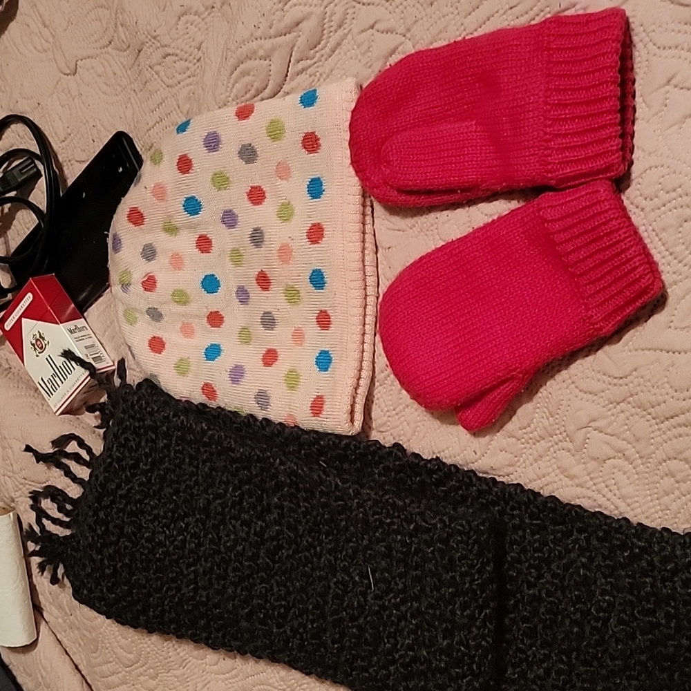 Girls pink hat & gloves and scarf